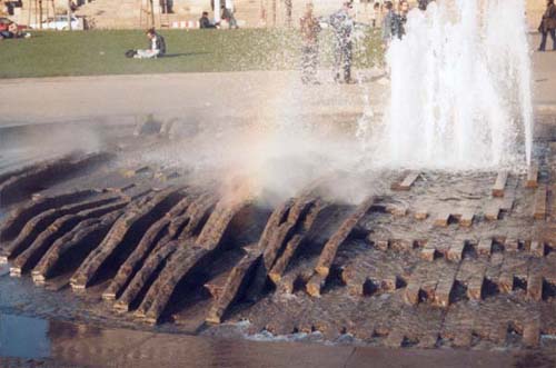 Springbrunnen vor dem Dom
