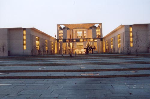 Kanzleramt im Ganzen
