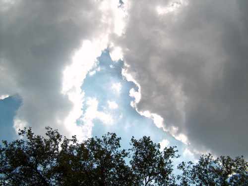 Sonne hinter Wolken